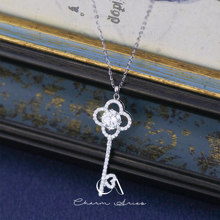 CLOVER FULL DIAMOND KEY PENDANT S925 SILVER NECKLACE