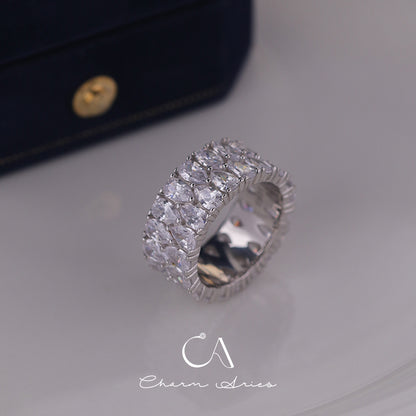 RING MIT DIAMANTEN IN WASSERTROPFEN AUS S925