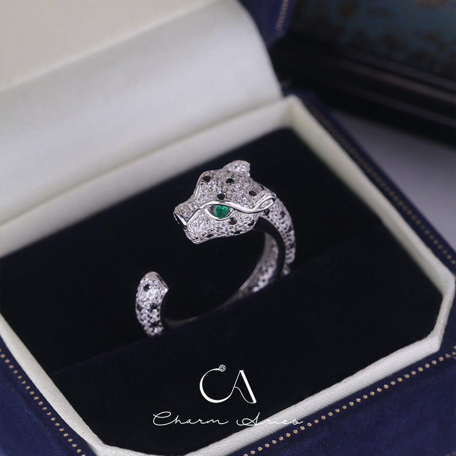 RING AUS 925ER-SILBER MIT DIAMANTEN UND LEOPARDENKOPF