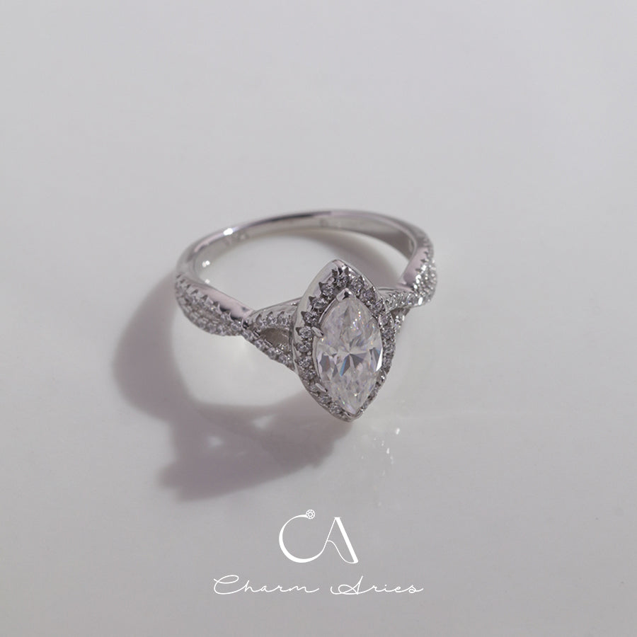 ONE CARAT MOISSANITE S925 ANGEL'S EYE RING