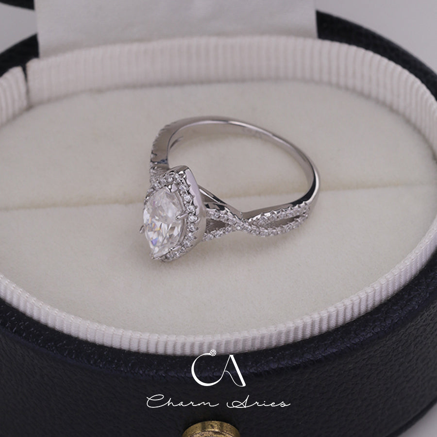 ONE CARAT MOISSANITE S925 ANGEL'S EYE RING