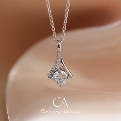 ROMANCE INTERTWINED  S925 1 CARAT MOISSANITE NECKLACE