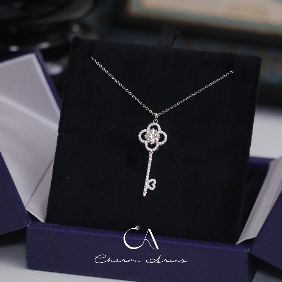 CLOVER FULL DIAMOND KEY PENDANT S925 SILVER NECKLACE