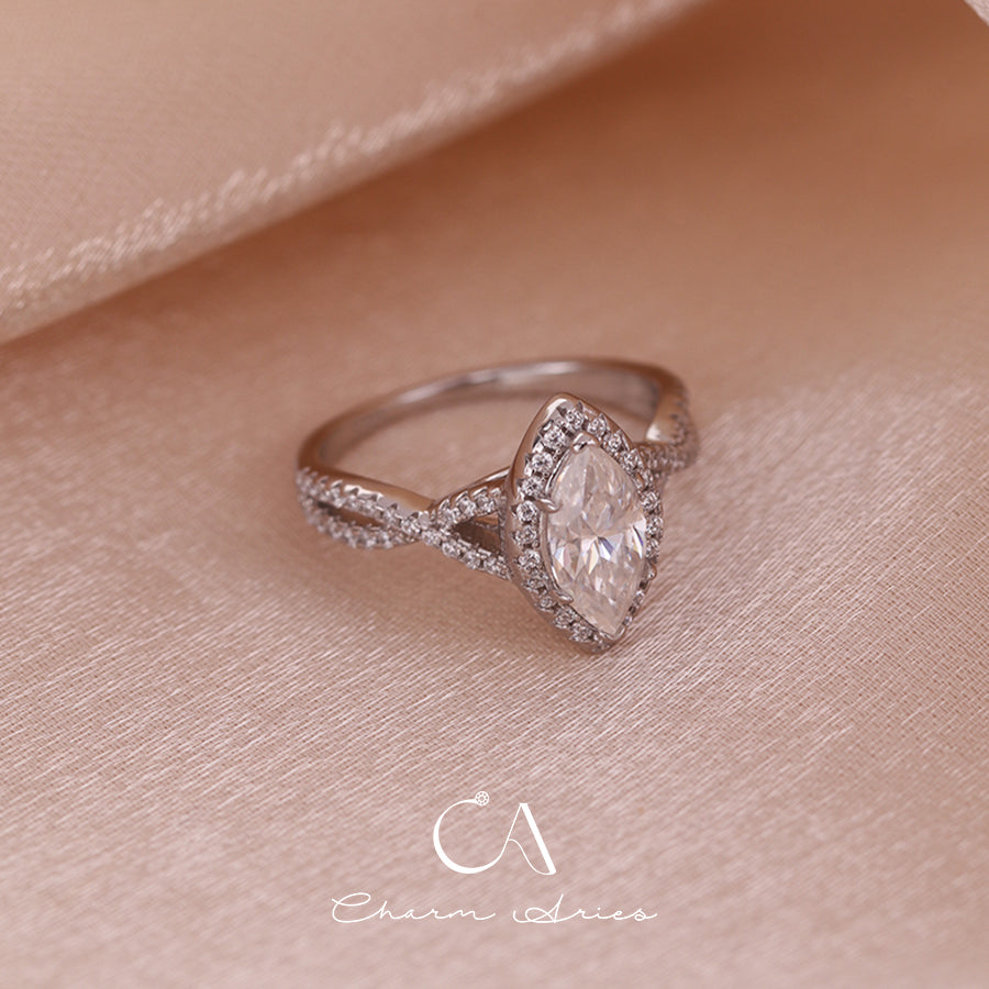 ONE CARAT MOISSANITE S925 ANGEL'S EYE RING