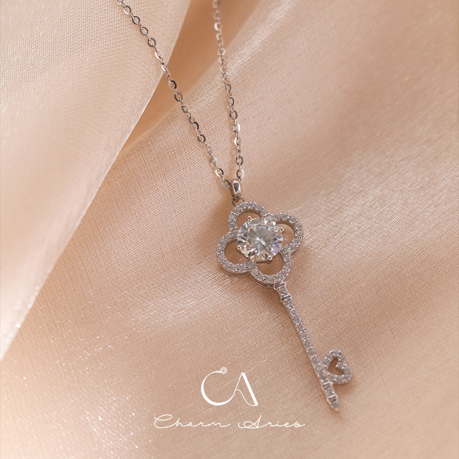 CLOVER FULL DIAMOND KEY PENDANT S925 SILVER NECKLACE