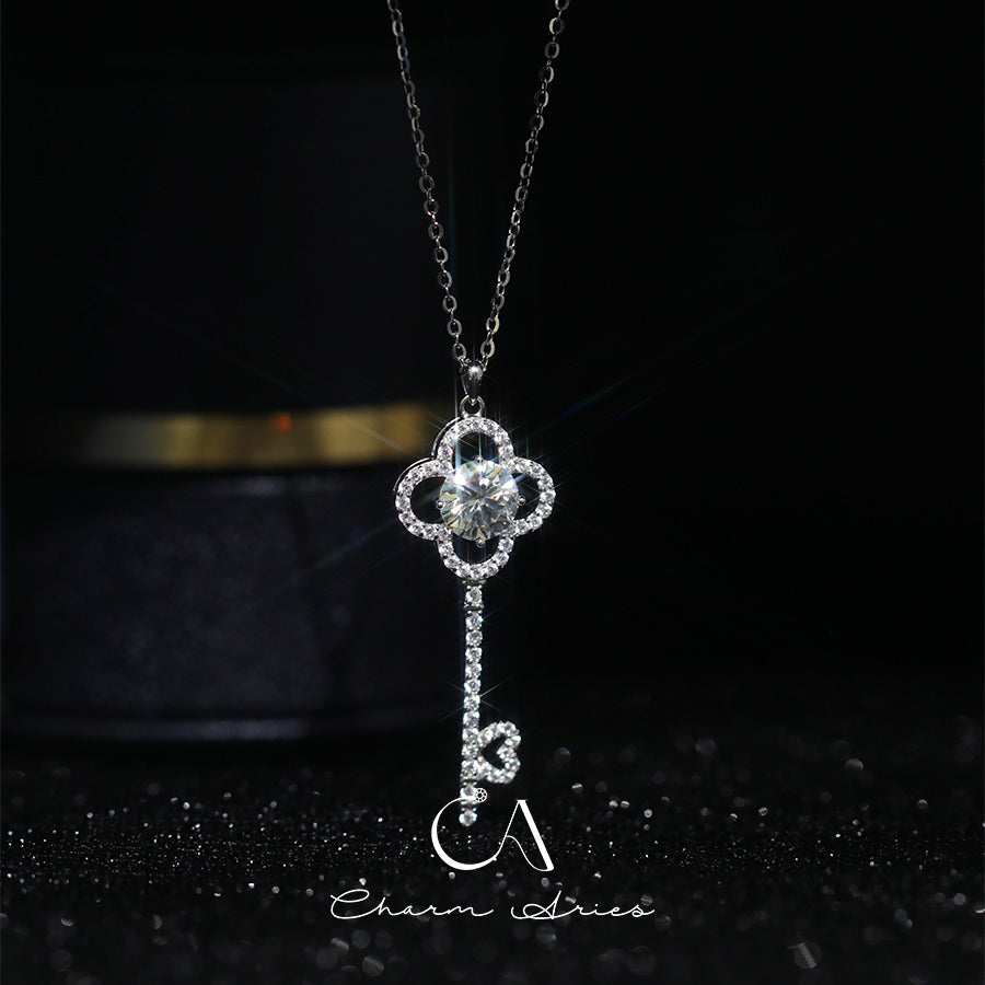 CLOVER FULL DIAMOND KEY PENDANT S925 SILVER NECKLACE