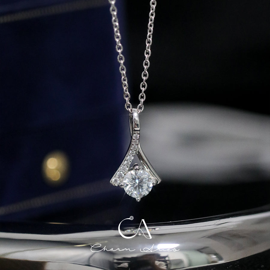 ROMANCE INTERTWINED  S925 1 CARAT MOISSANITE NECKLACE