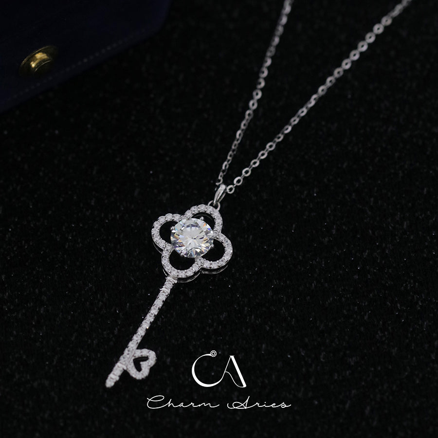 CLOVER FULL DIAMOND KEY PENDANT S925 SILVER NECKLACE