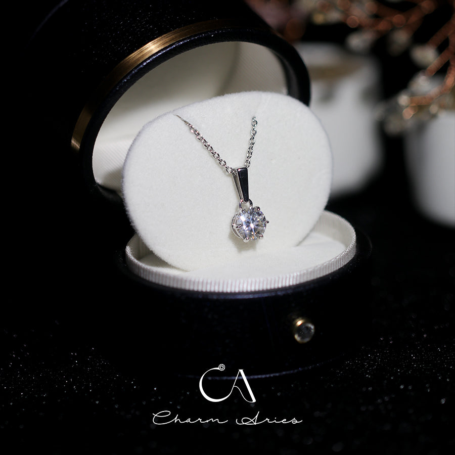 SIX CLAWS OF SIMPLICITY S925 MOISSANITE NECKLACE