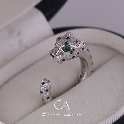 RING AUS 925ER-SILBER MIT DIAMANTEN UND LEOPARDENKOPF