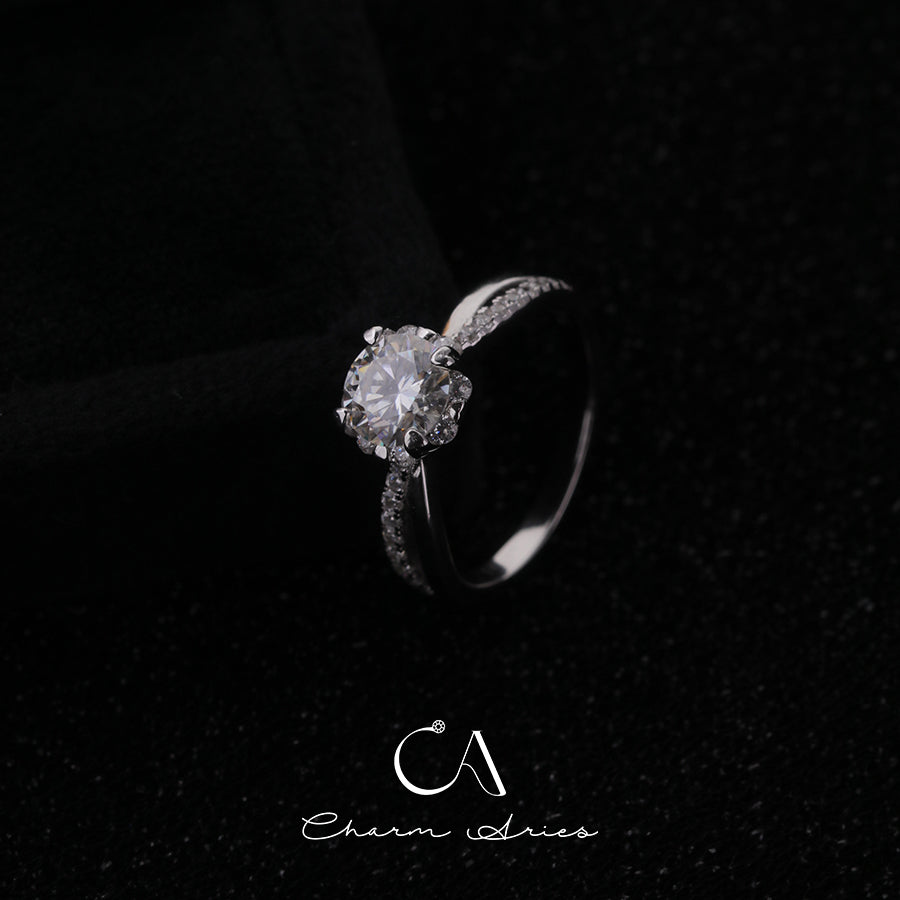 ONE CARAT FOUR PRONG MOISSANITE DIAMOND S925 RING