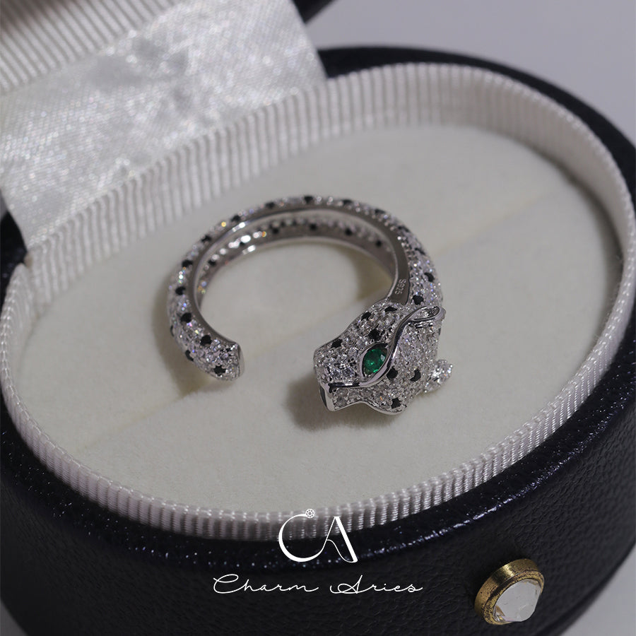 RING AUS 925ER-SILBER MIT DIAMANTEN UND LEOPARDENKOPF