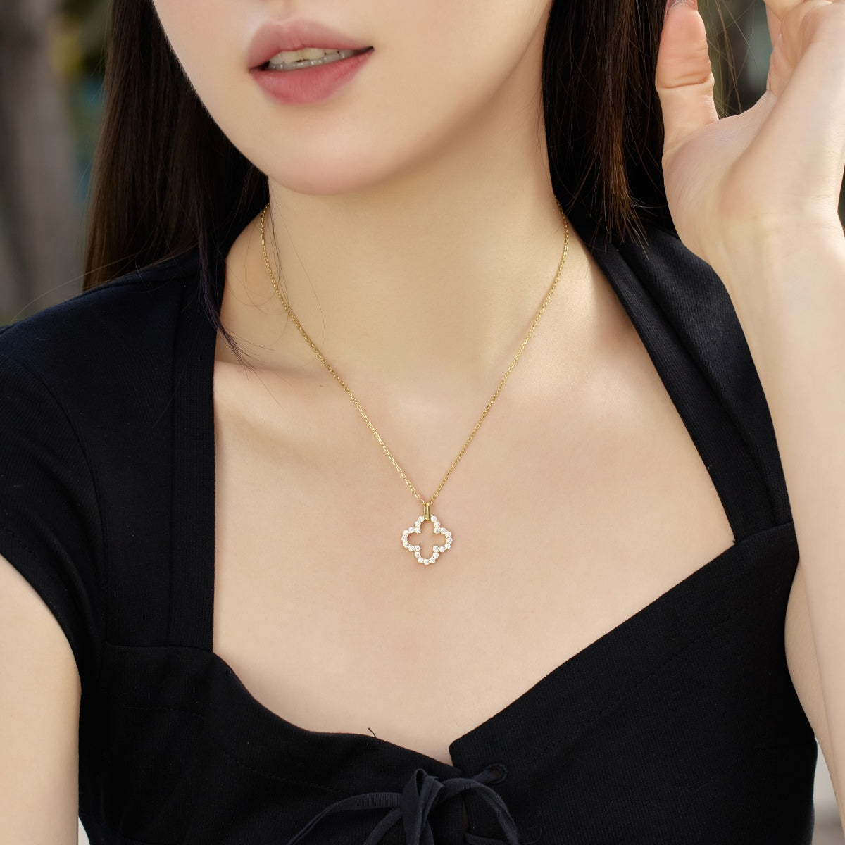 [CharmAries]Four-Leaf Clover Hollow Design Exquisite Necklace