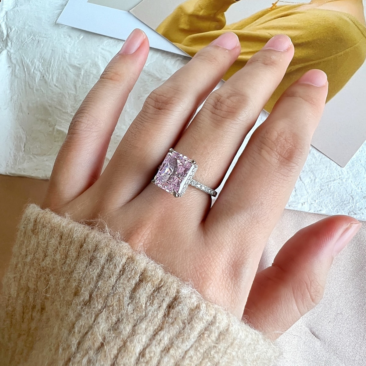 [CharmAries]4.0 Carat Luxurious Engagement Ring