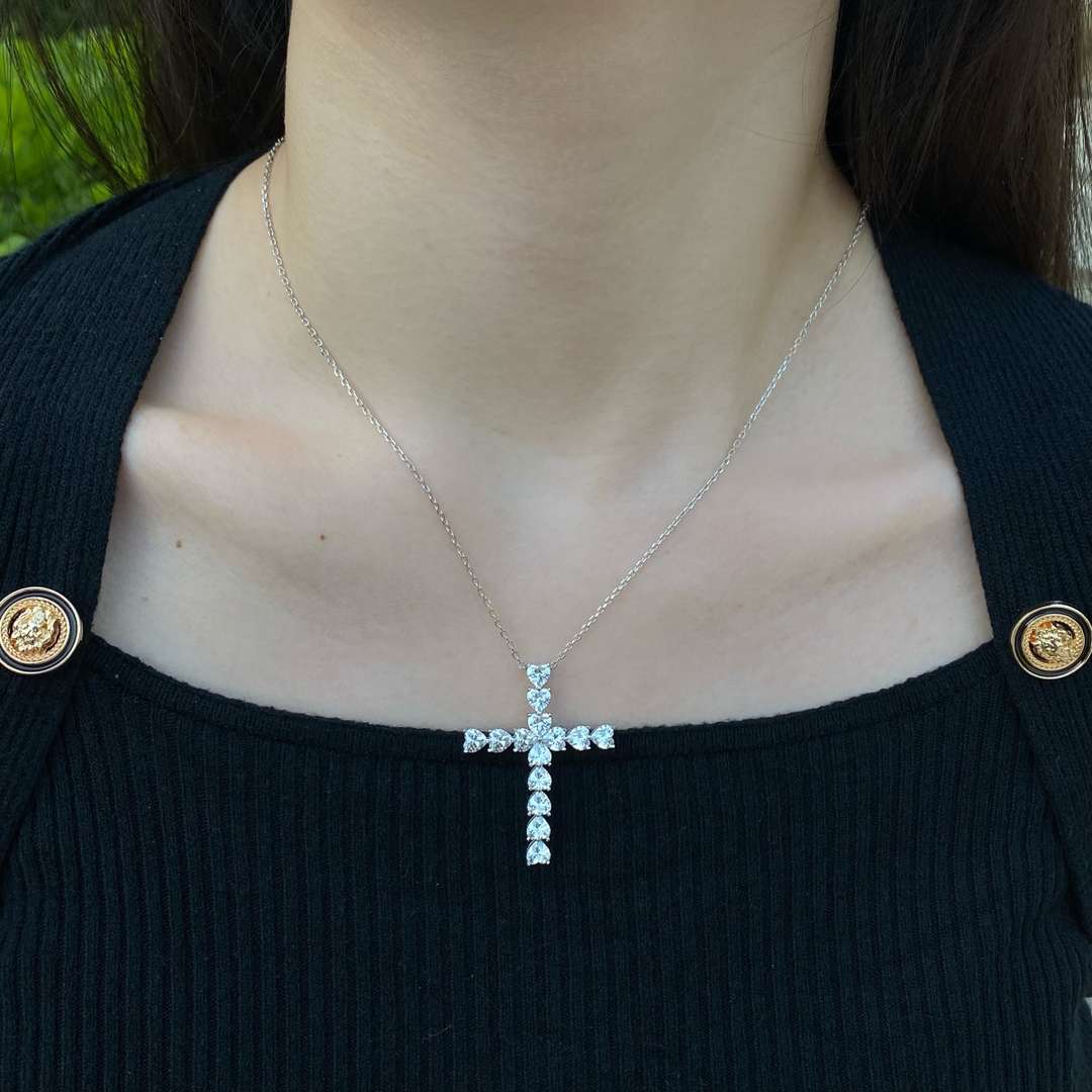 [CharmAries]Radiant Cross Shape Necklace