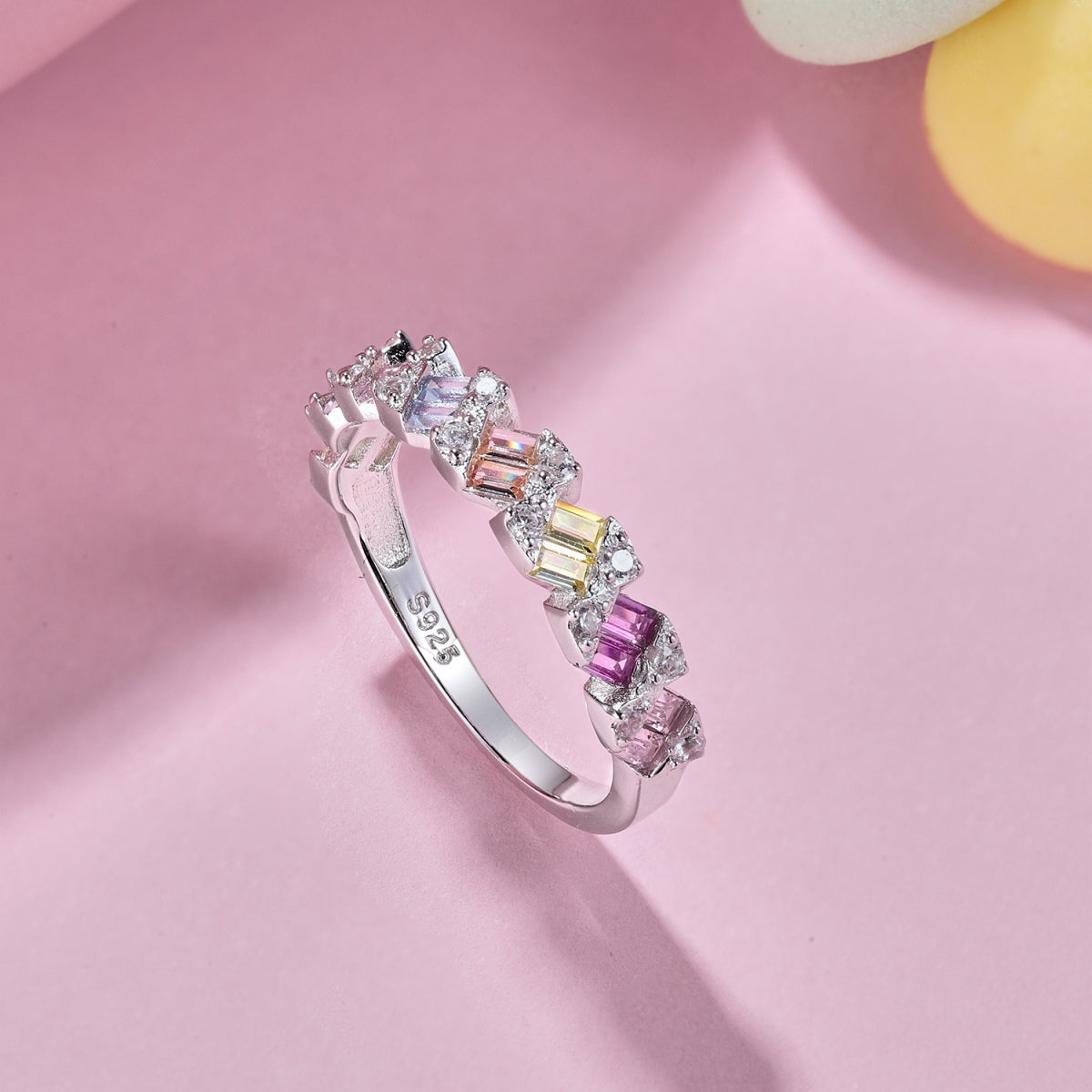 [CharmAries]Delicate Vibrant Emerald Cut Daily Ring