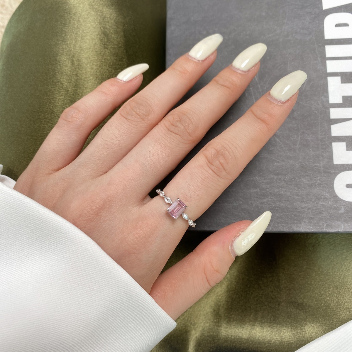 [CharmAries]1.0 Carat Dainty Resplendent Radiant Cut Daily Ring