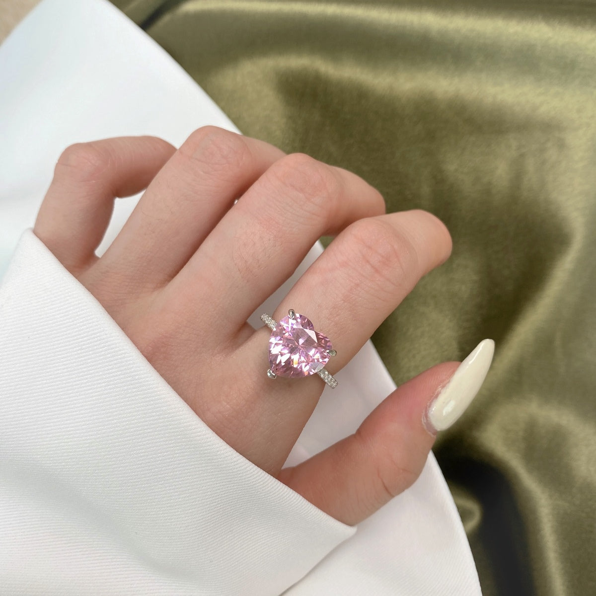 [CharmAries]6.0 Carat Luxurious Sparkling Romantic Heart Cut Lover Ring