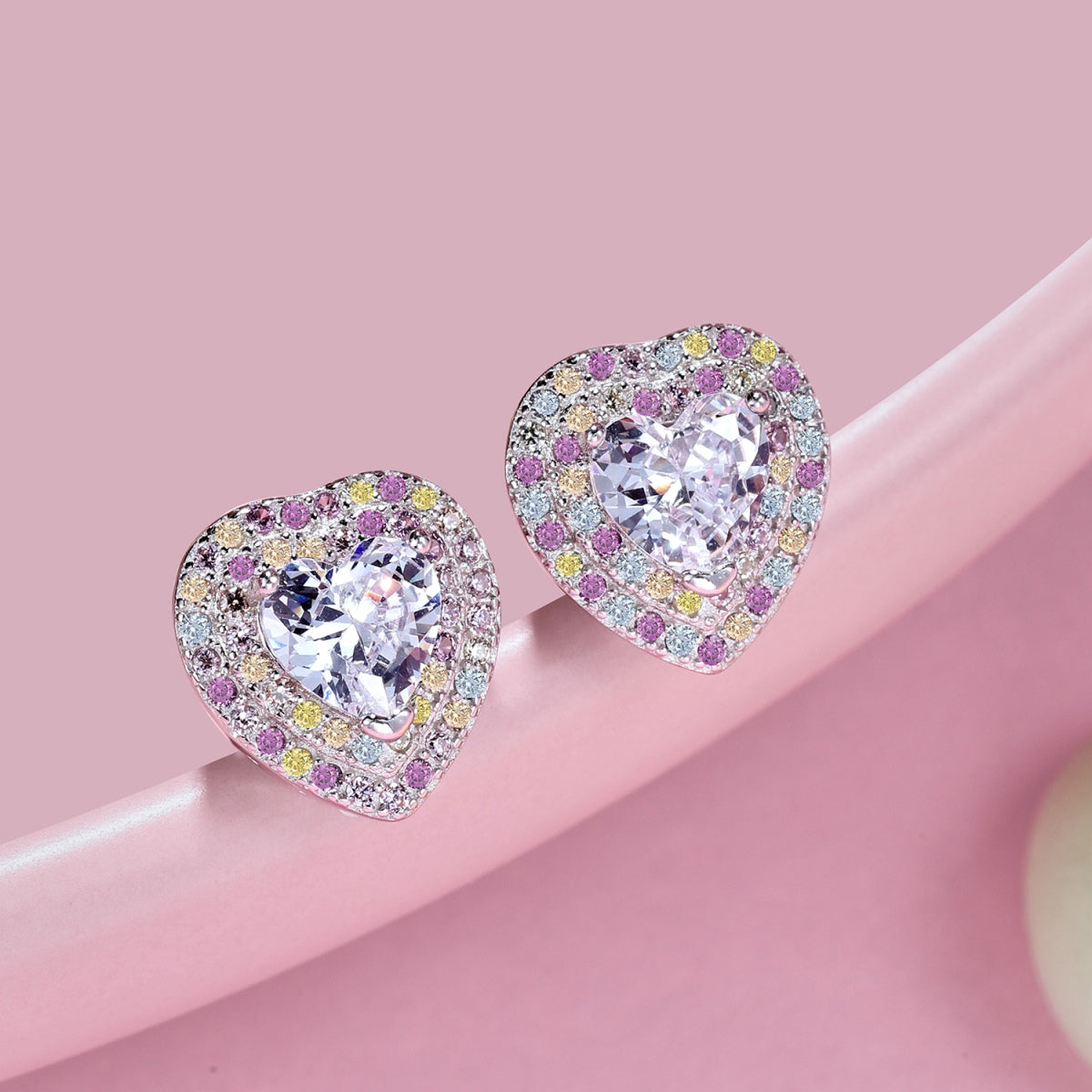 [CharmAries]Dazzling Heart Shape Lover Earrings