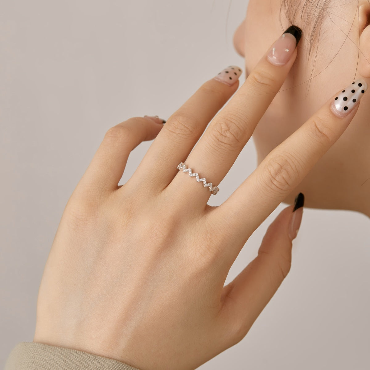 [CharmAries]Delicate Enchanting Wave Shape Daily Ring