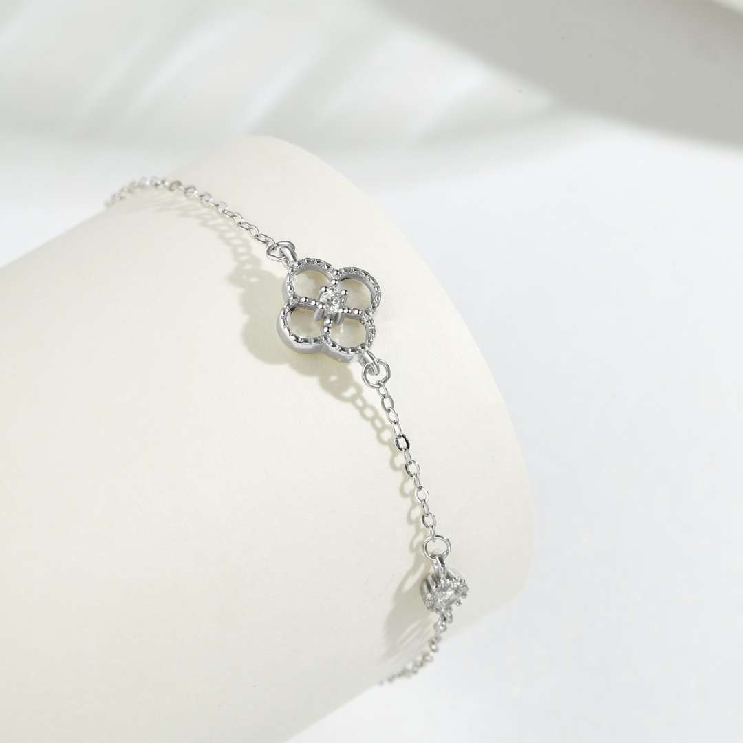 [CharmAries]Delicate Four Leaf Clover Bracelet