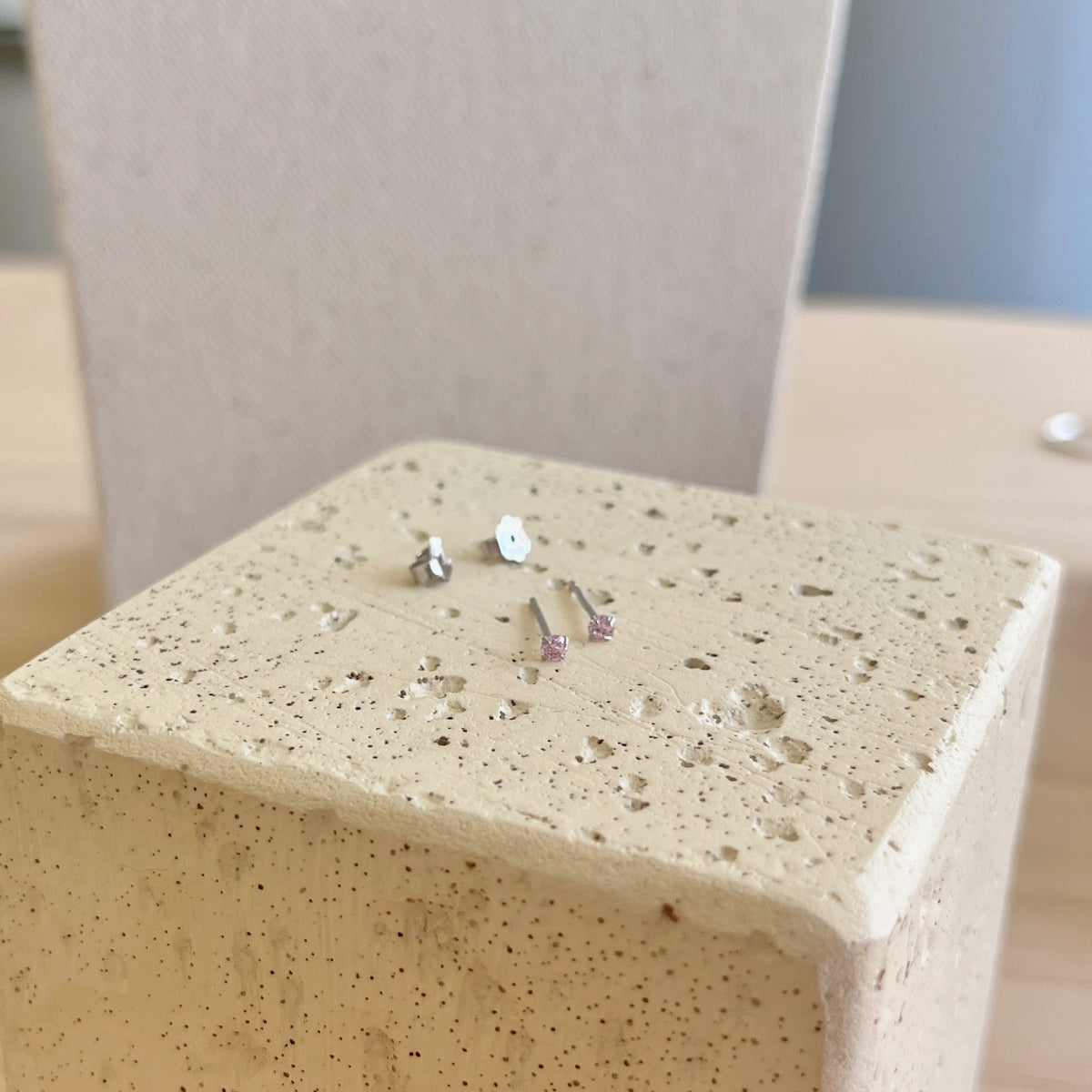 [CharmAries]Delicate Solitaire Earrings