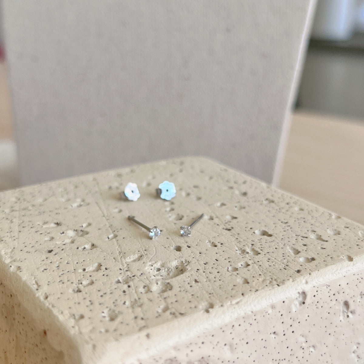 [CharmAries]Delicate Solitaire Earrings