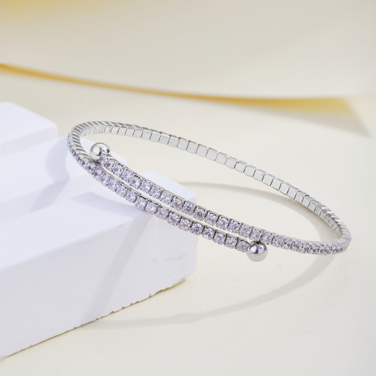 [CharmAries]Row of Diamonds Round Fashion Bracelet