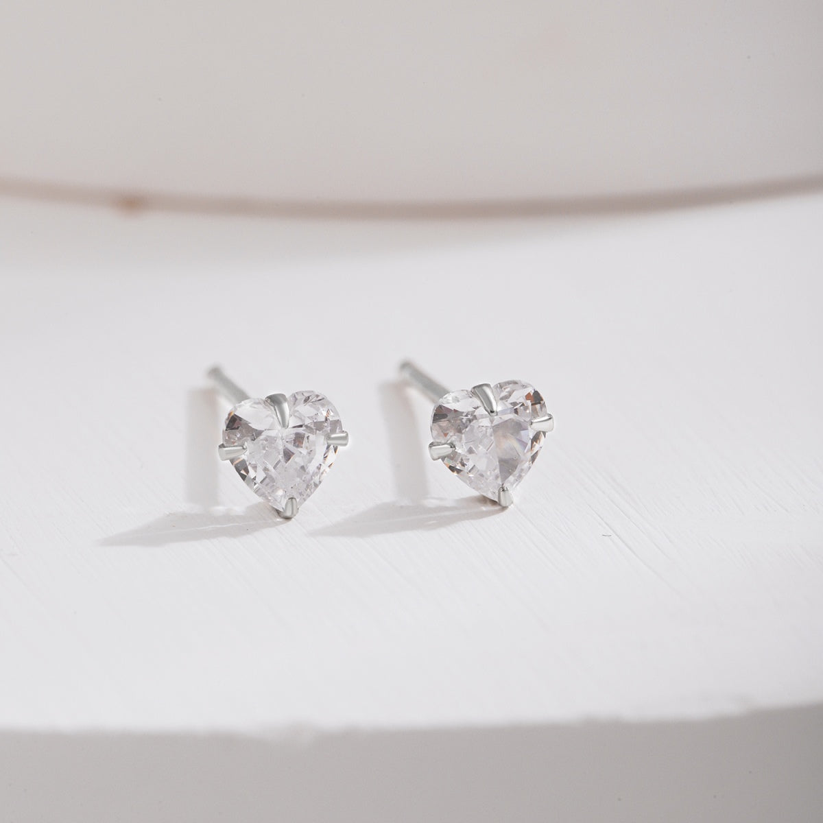 [CharmAries]Sparkling Heart Shaped Simple Earrings