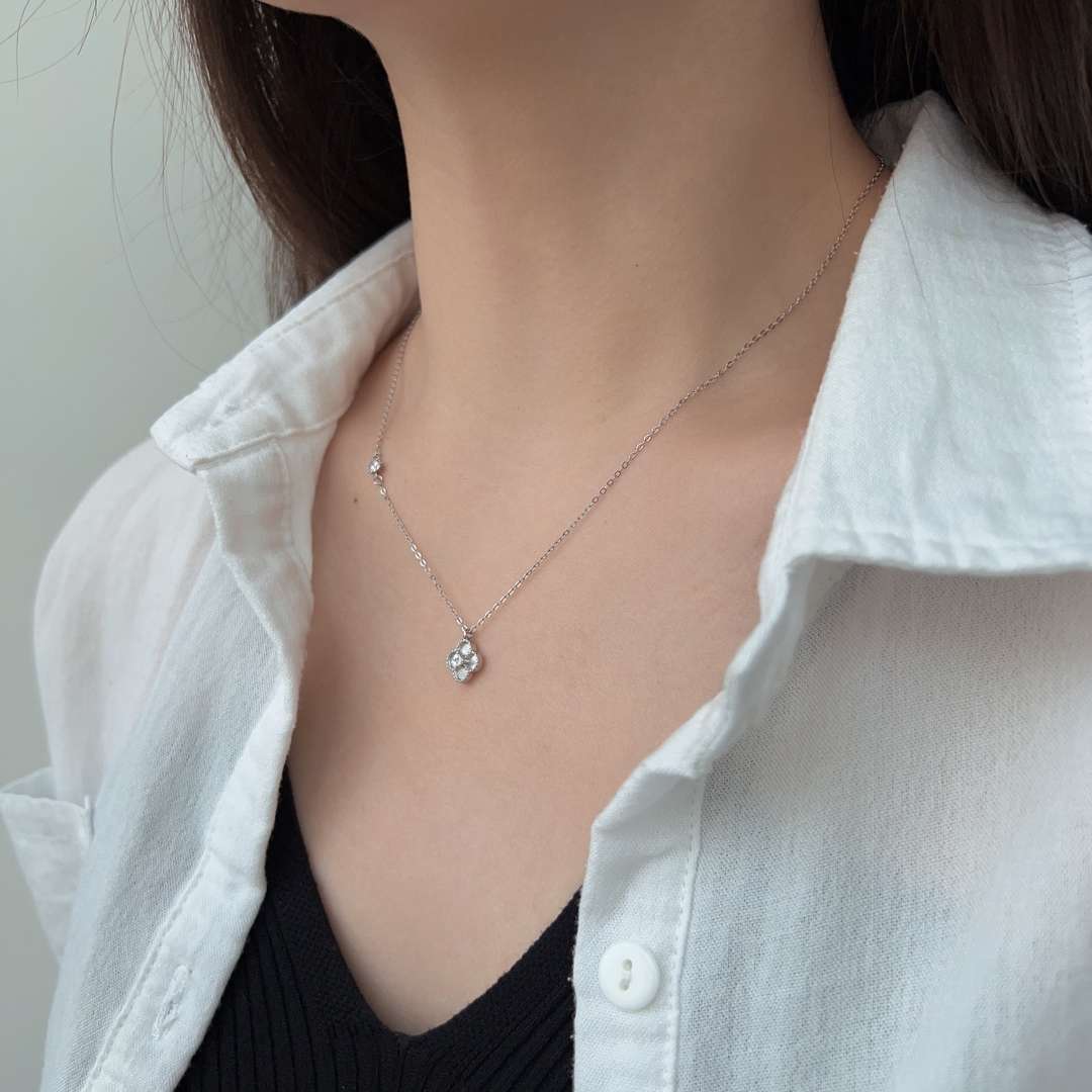 [CharmAries]Delicate Flower Shape Necklace