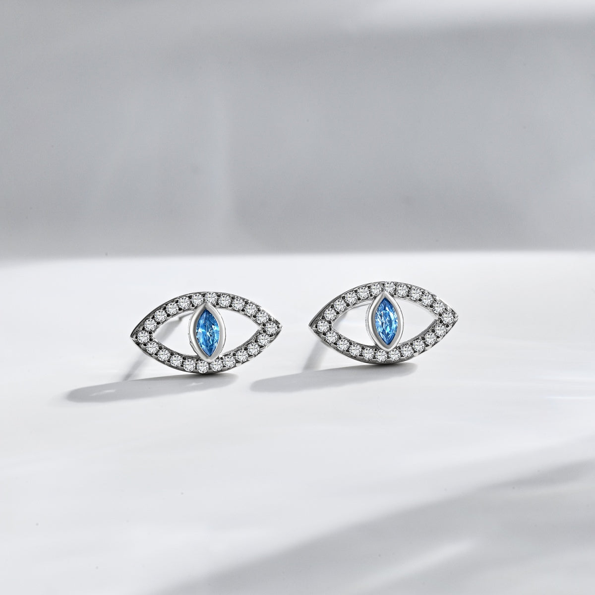 [CharmAries]Blue Devil Eyes Hollow Stud Earrings