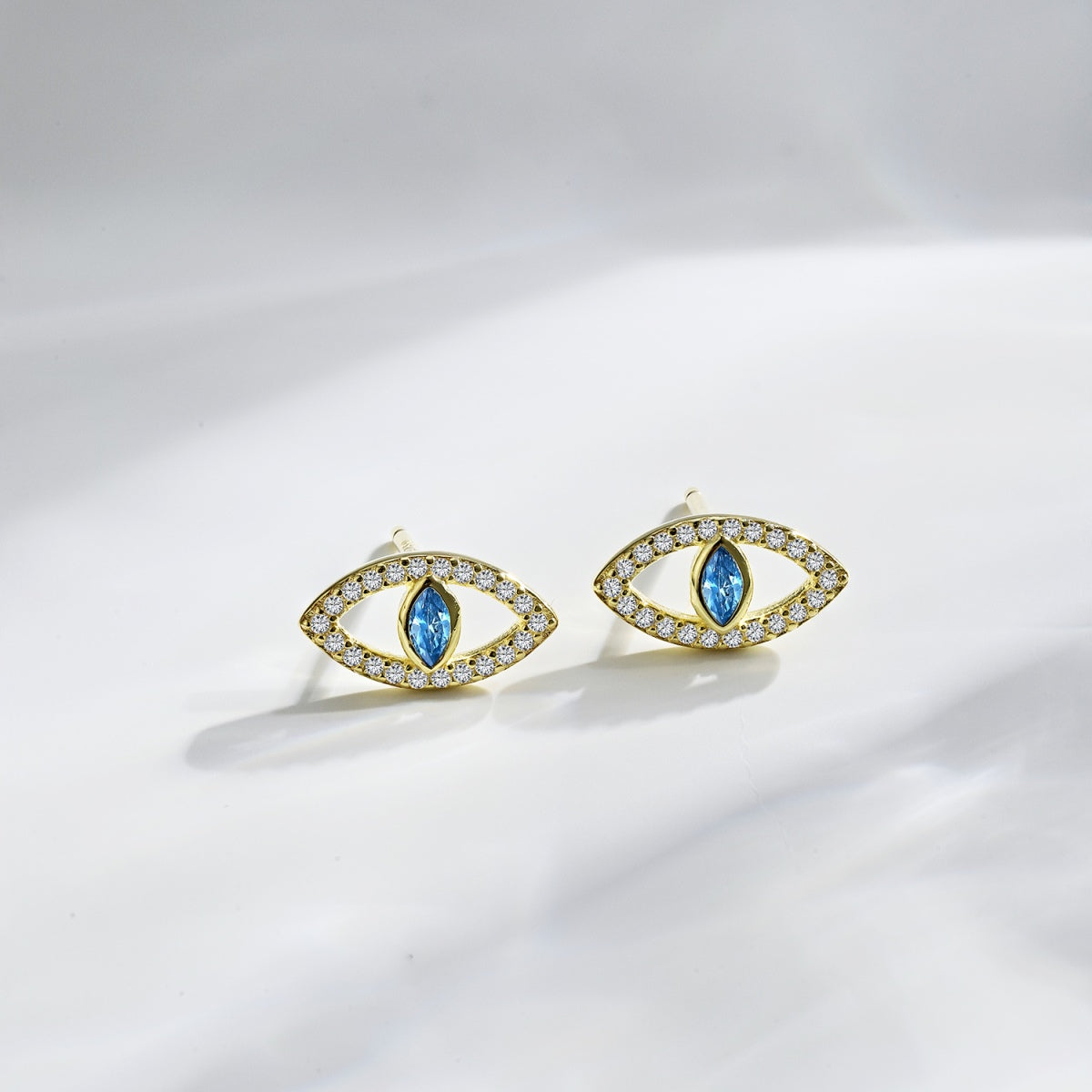 [CharmAries]Blue Devil Eyes Hollow Stud Earrings