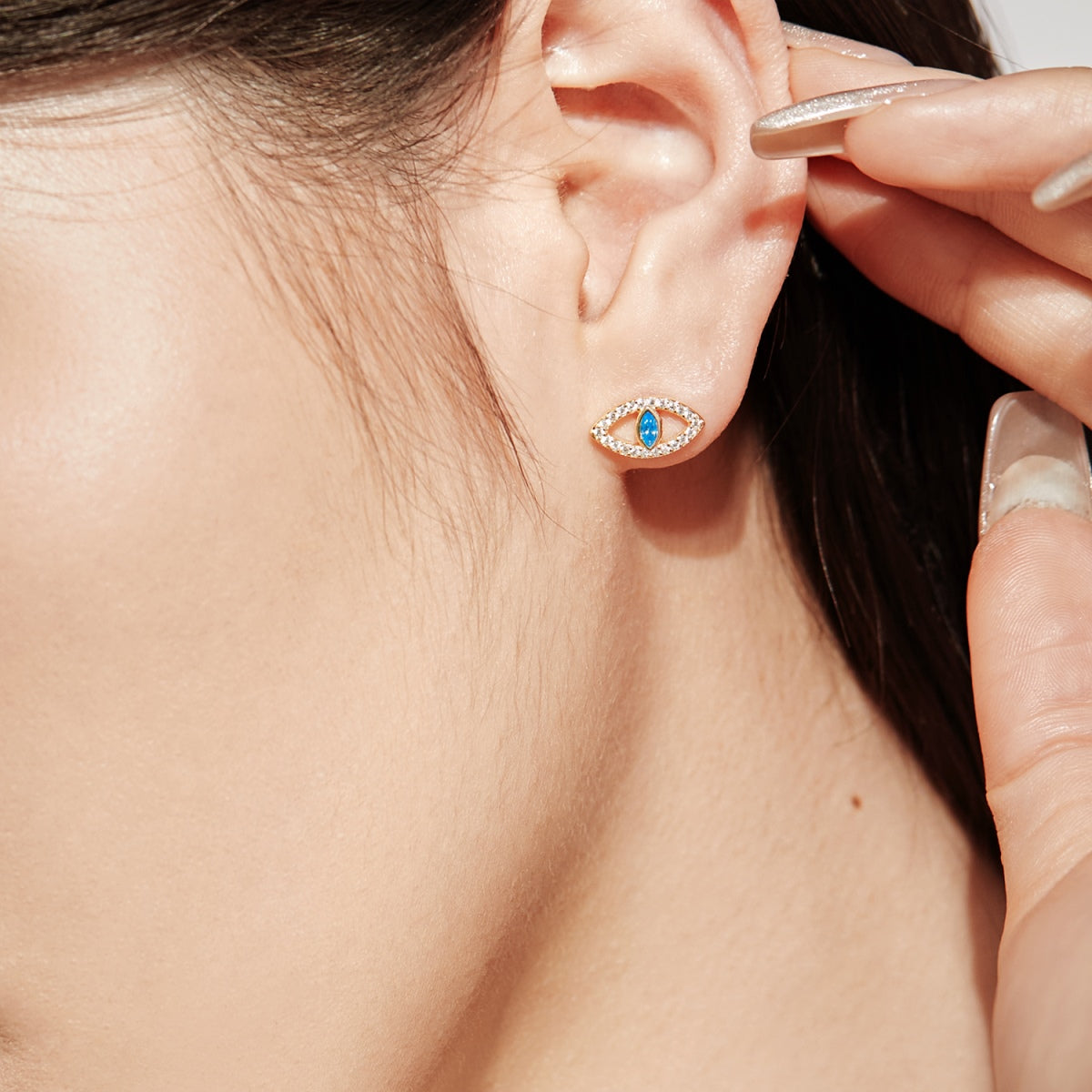 [CharmAries]Blue Devil Eyes Hollow Stud Earrings