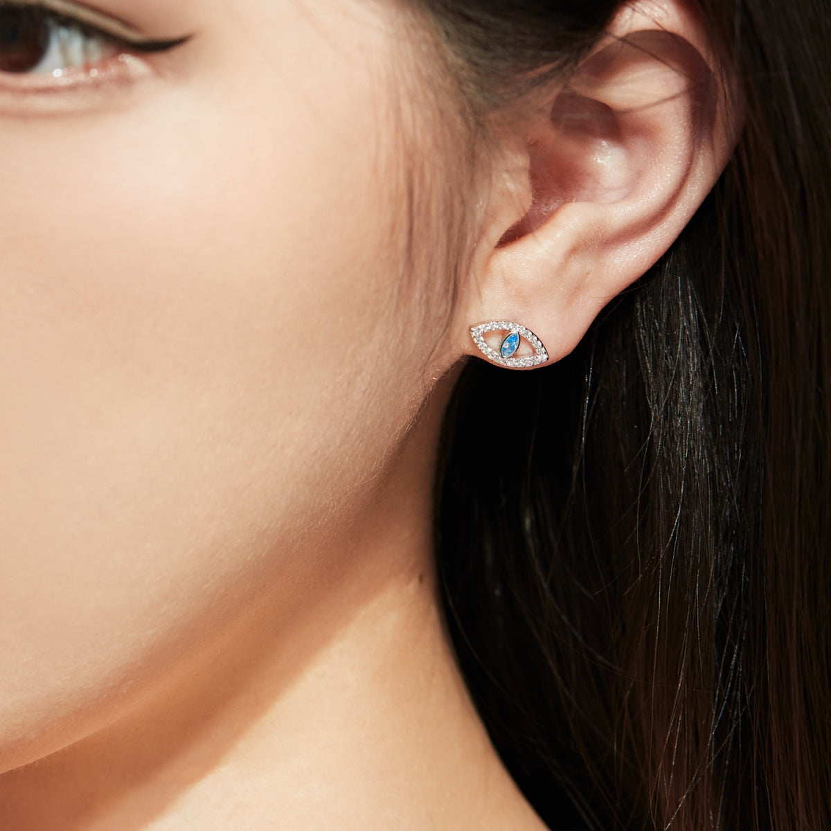 [CharmAries]Blue Devil Eyes Hollow Stud Earrings