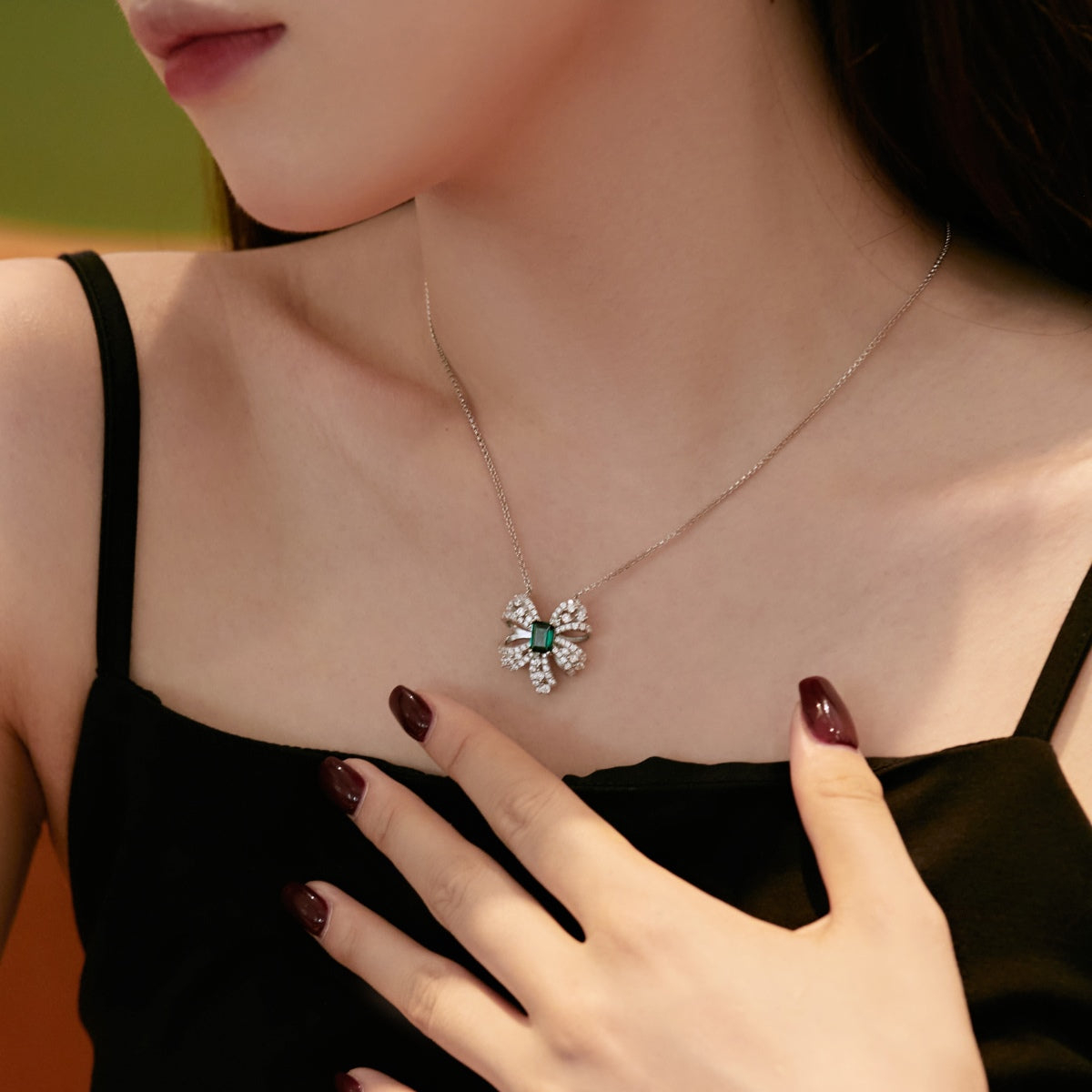 [CharmAries]Luxurious Flower Shape Emerald Cut Necklace