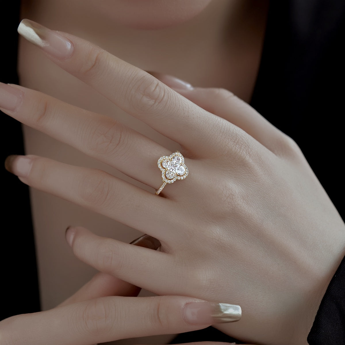 [CharmAries]Luxurious Eternity Flower Shape Banquet Ring