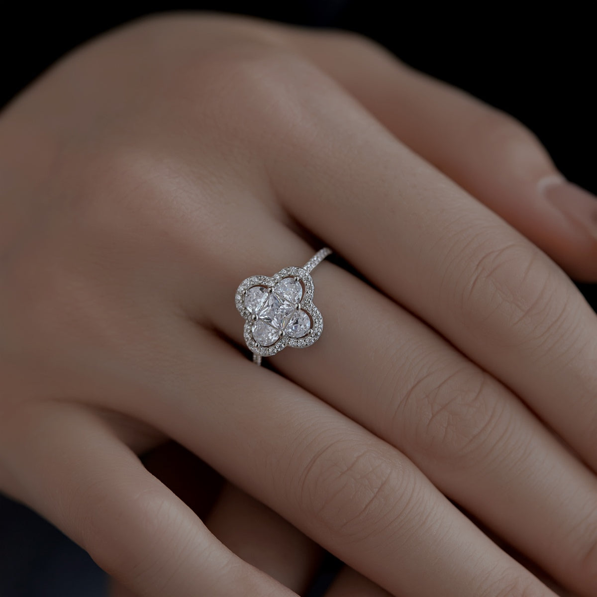 [CharmAries]Luxurious Eternity Flower Shape Banquet Ring