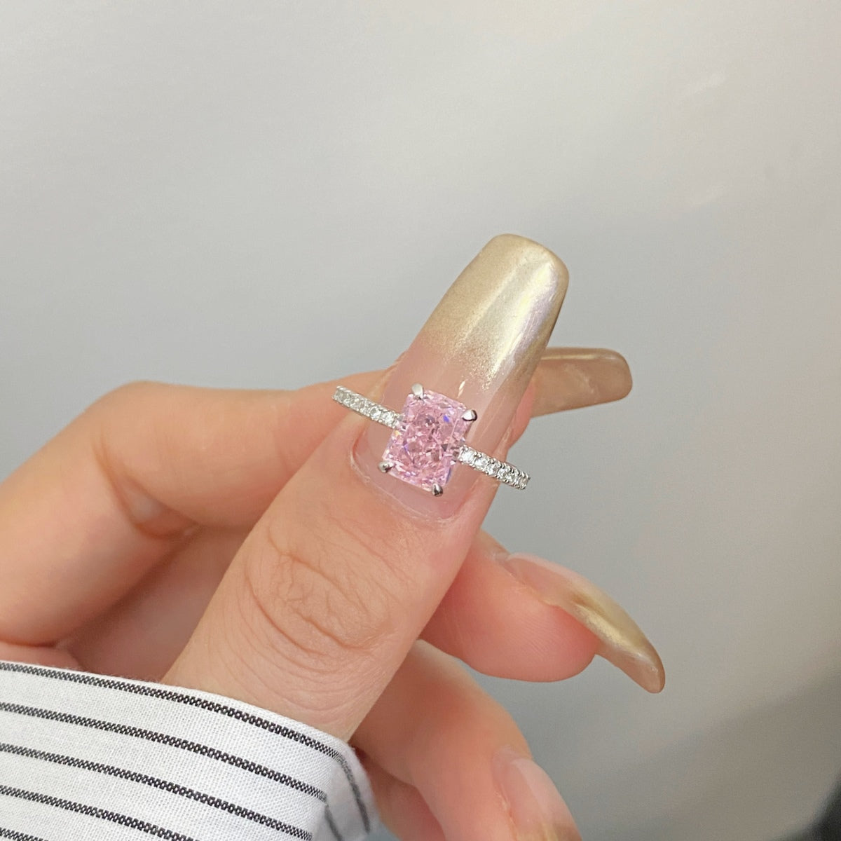 [CharmAries]2.0 Carat Dazzling Sparkling Radiant Cut Party Ring