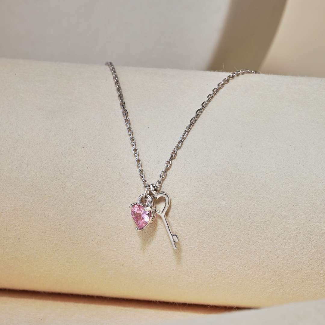 [CharmAries]Unique Heart Shape Key Pendent Necklace