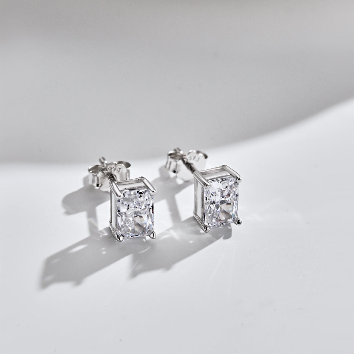 [CharmAries]Radiant Luxurious Princess Cut Daily Earrings