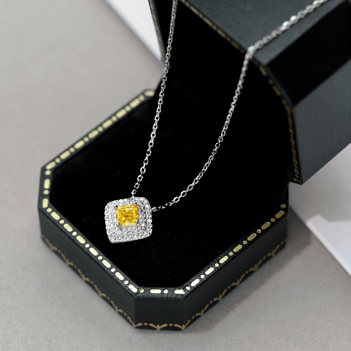 [CharmAries]Sparkling Asscher Cut Necklace