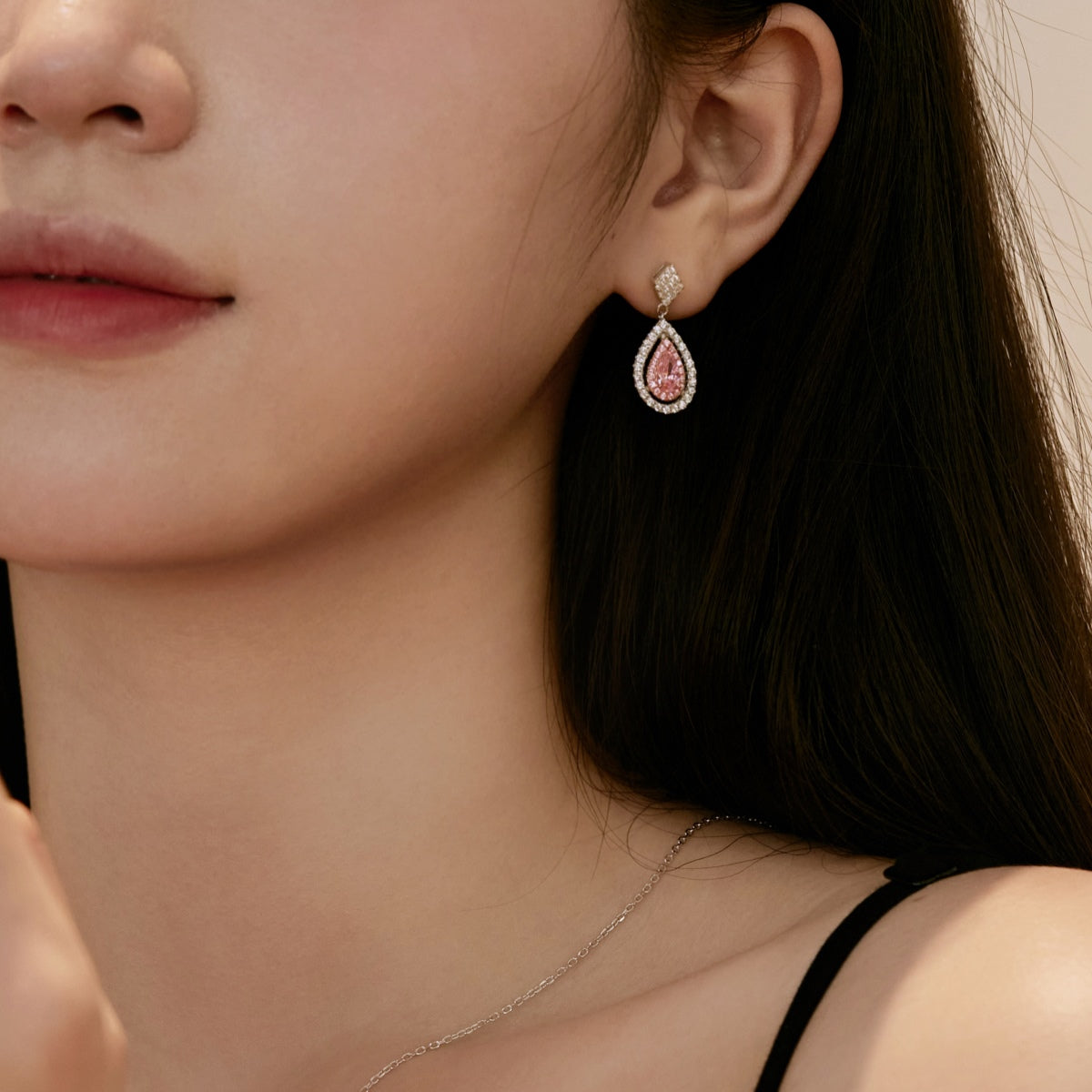 [CharmAries]Ornate Delicate Water Drop Shape Banquet Earrings